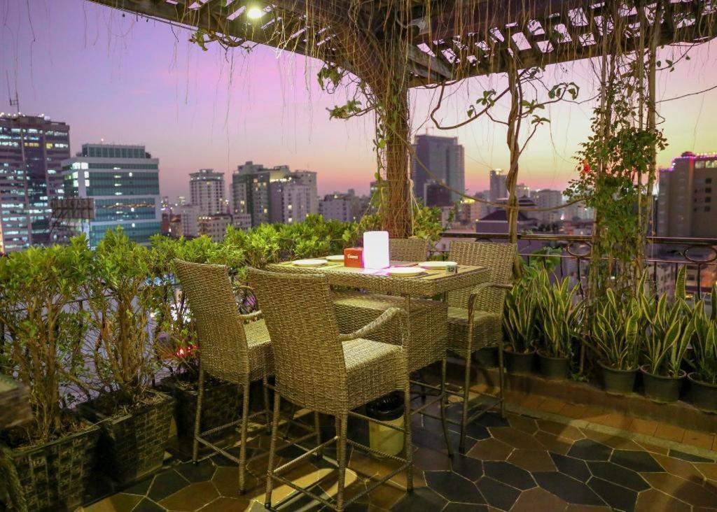 Essence Hotel-Phnom Pen Exterior foto